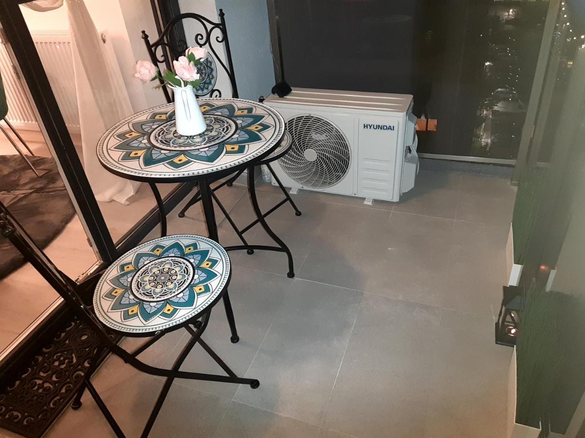 Mia Plus!! Self Check-In!! Bucureşti Ngoại thất bức ảnh